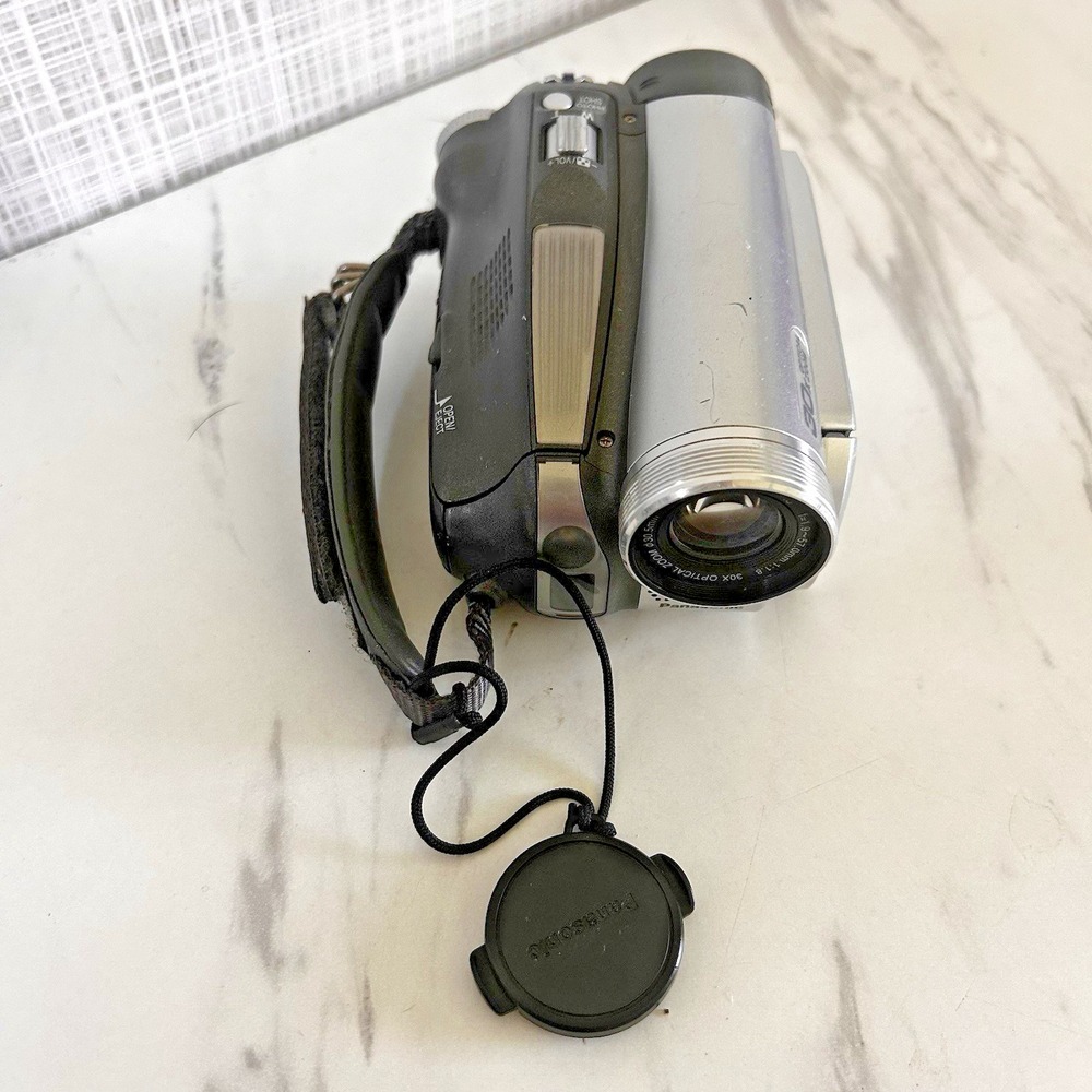 Panasonic SD Mini Camcorder 30x Optical Zoom One Touch Navigation Untested FFF
